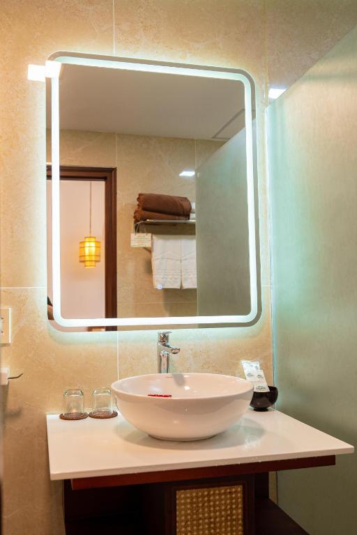 Cozy Double or Twin Room with Shared Balcony