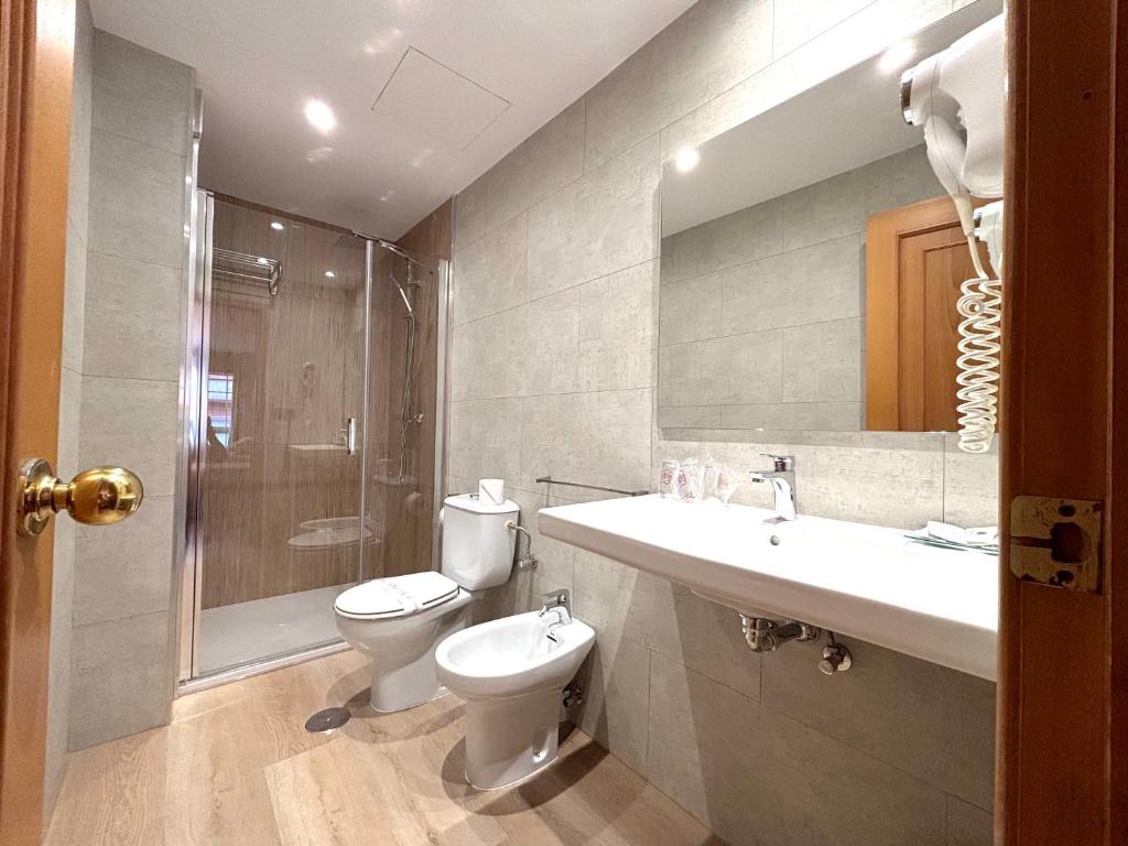 A bathroom at Hotel Atalaya I