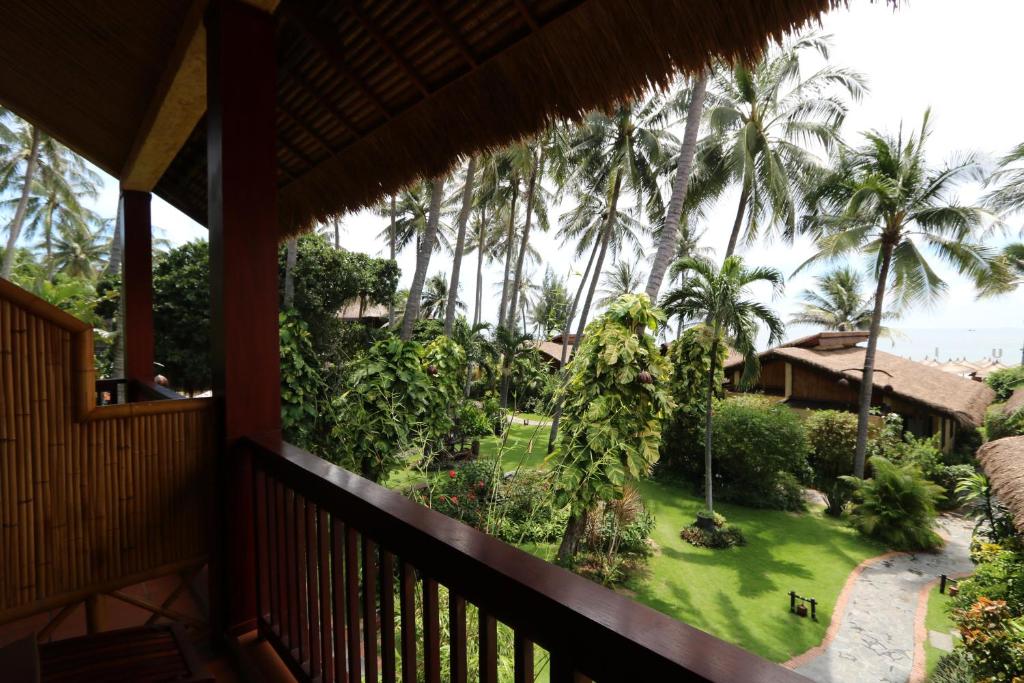 Seabreeze Deluxe with Private Balcony and Garden View