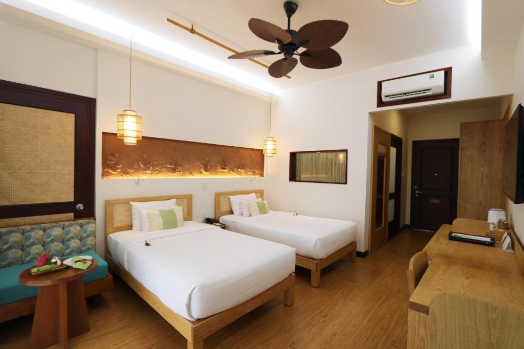 Seabreeze Deluxe with Private Balcony and Garden View
