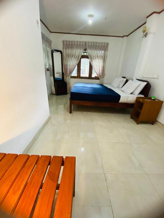 Postel nebo postele na pokoji v ubytování Blossom Inn
