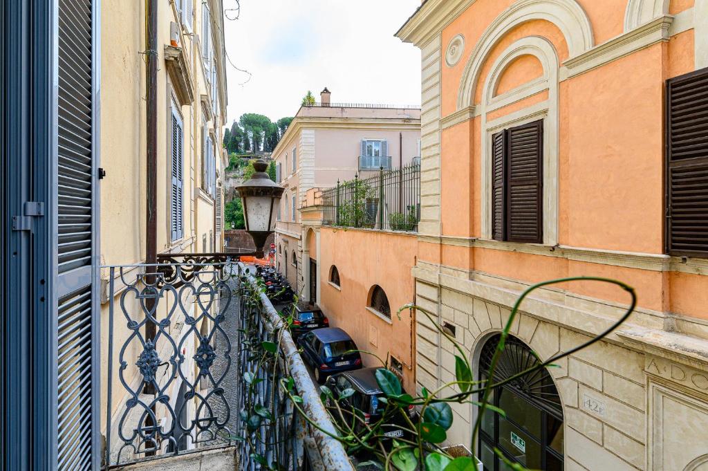 Colosseum Apartment with Terrace by NDP rent