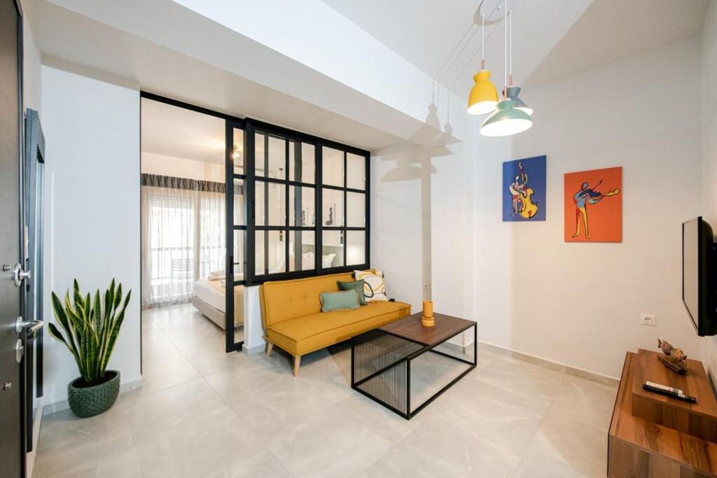 Μια τηλεόραση ή/και κέντρο ψυχαγωγίας στο Boho Chic Retreat Suite
