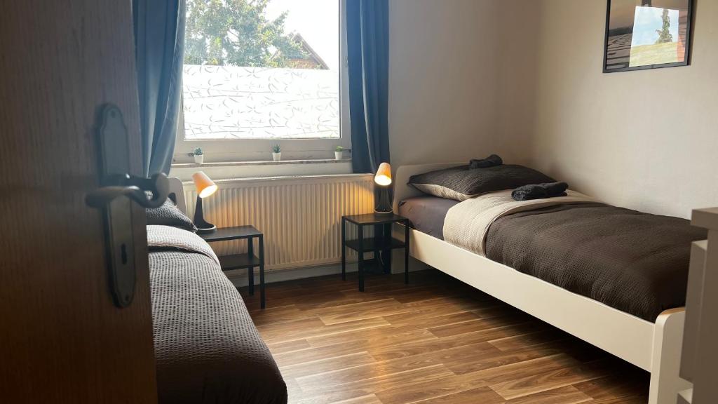 Кровать или кровати в номере Monteur Apartment
