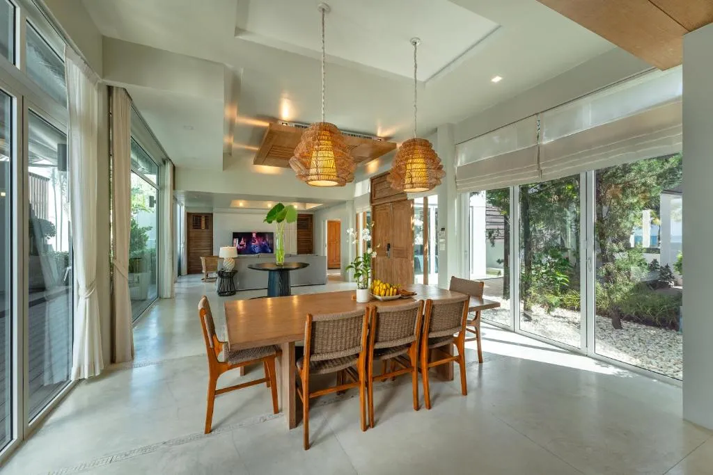 Four-Bedroom Villa Beachfront