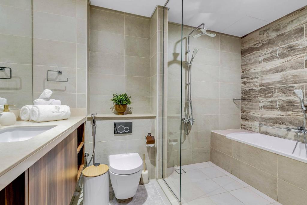 Koupelna v ubytování Luxury Azizi Mina Beachfront Apartments