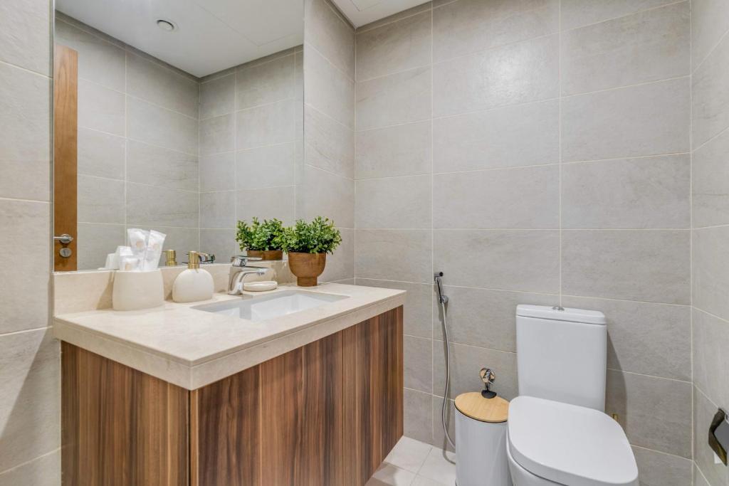 Koupelna v ubytování Luxury Azizi Mina Beachfront Apartments