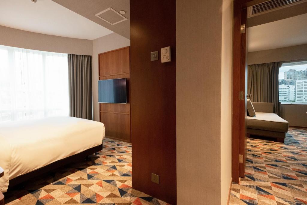 Eaton HK - Junior Suite