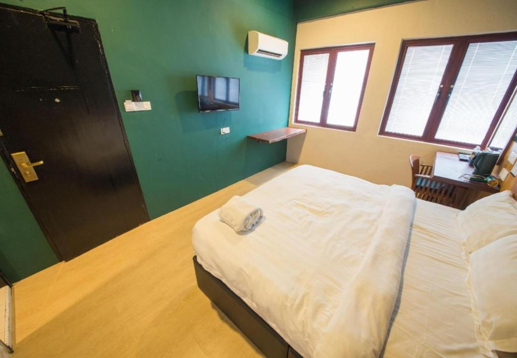 Postel nebo postele na pokoji v ubytování Room V Jalan Sultanah By SECOM