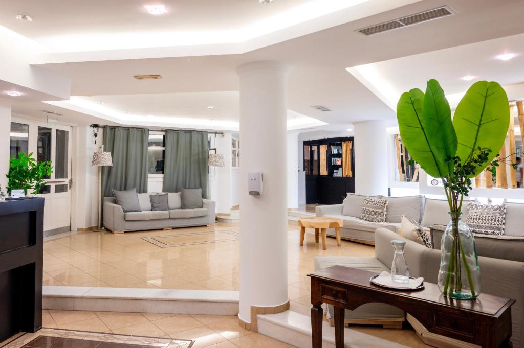 Posedenie v ubytovaní Orizontes Hotel Santorini