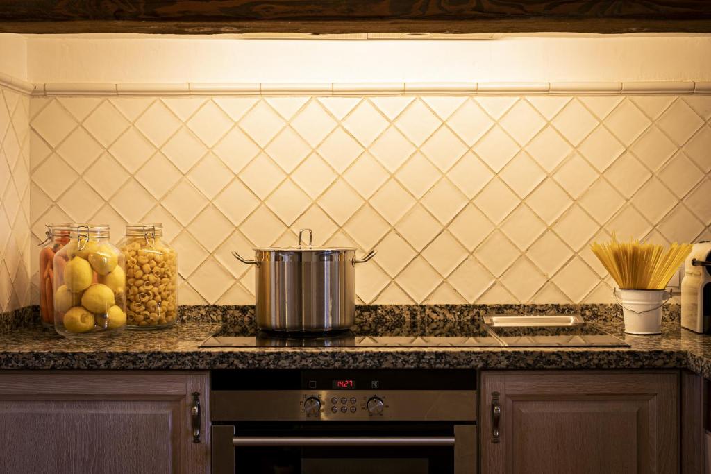 Kuchyň nebo kuchyňský kout v ubytování CAN NOVES - Villa de 4 Suites 34 y 22