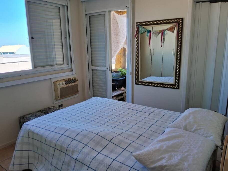 Ένα ή περισσότερα κρεβάτια σε δωμάτιο στο Apartamento bem localizado em Pontal do Paraná