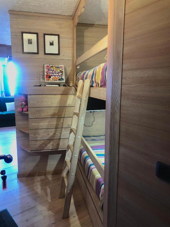 Łóżko lub łóżka w pokoju w obiekcie Profumo di Legno a Cielo Alto La Coquille
