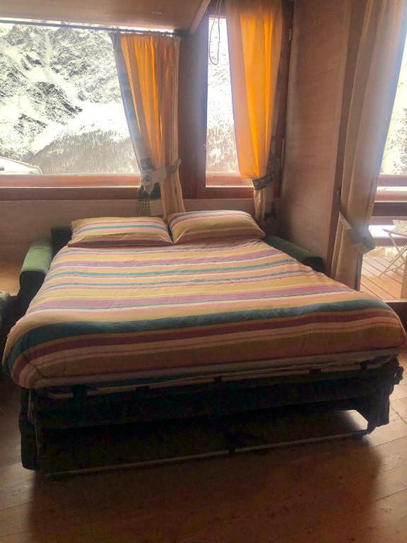 Łóżko lub łóżka w pokoju w obiekcie Profumo di Legno a Cielo Alto La Coquille