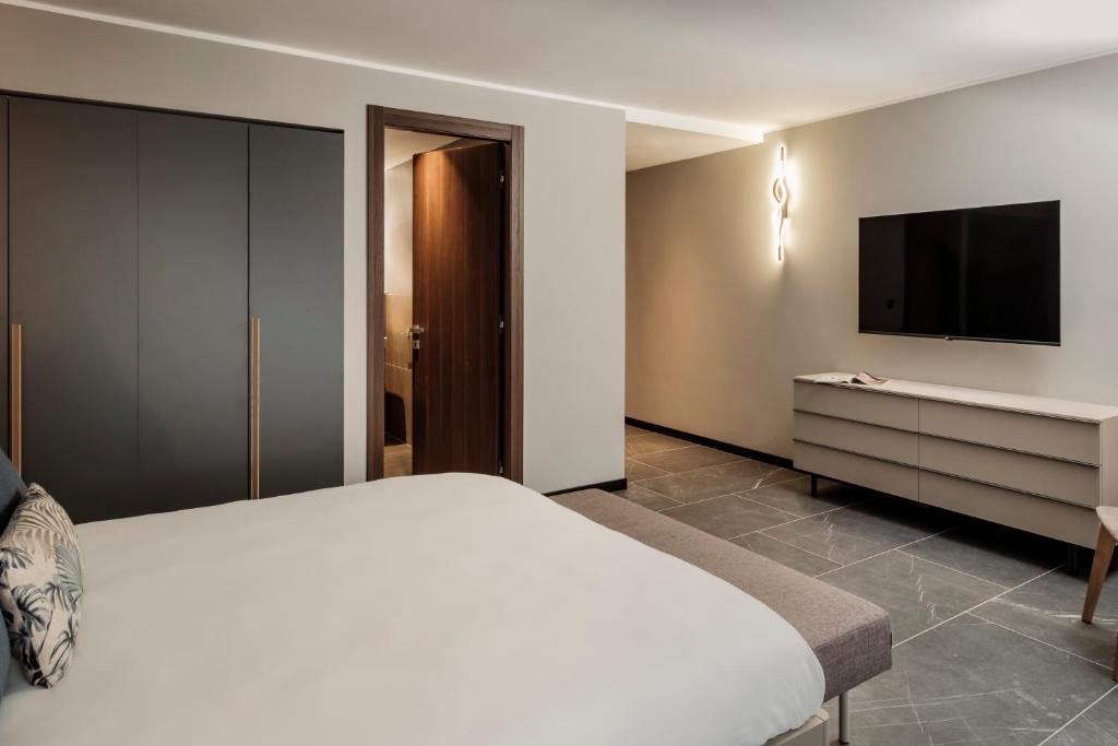 Postel nebo postele na pokoji v ubytování Isabella Suites