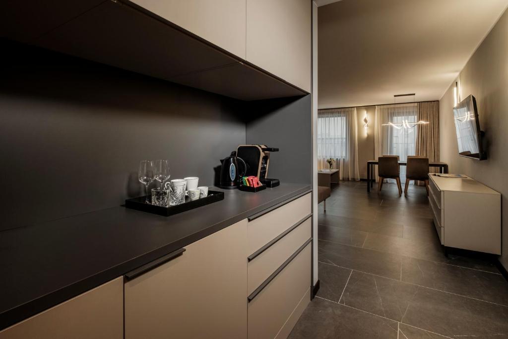 Kuchyň nebo kuchyňský kout v ubytování Isabella Suites