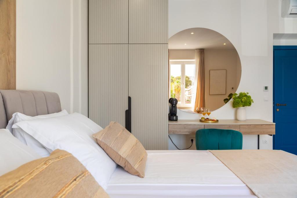 Postel nebo postele na pokoji v ubytování 48 Rooms Split