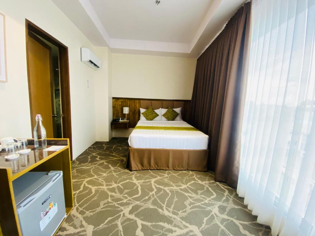 Postel nebo postele na pokoji v ubytování Maxi Hotel and Event Center