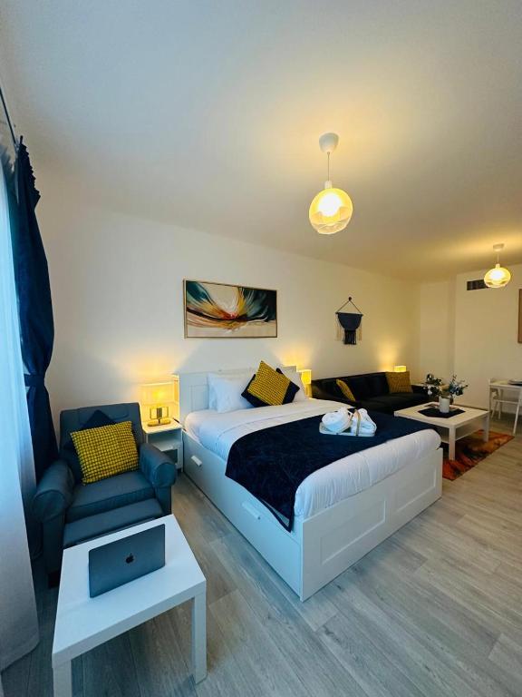 Postel nebo postele na pokoji v ubytování SG Homes