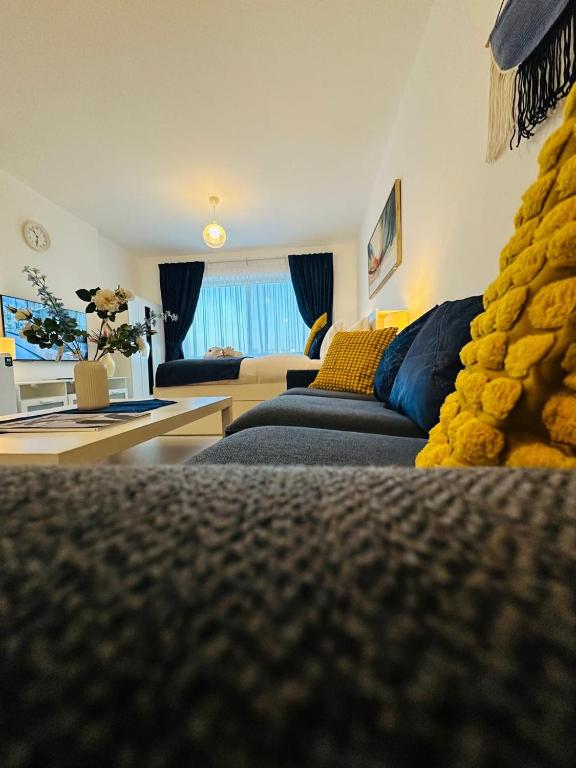 Postel nebo postele na pokoji v ubytování SG Homes
