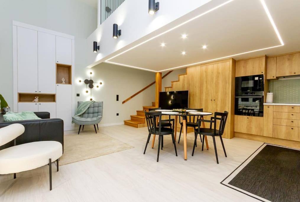 2 BR w AC Extravagant Gallery Loft by NeWave Apartments 1085 Budapest, Üllői út 14 kép - 1