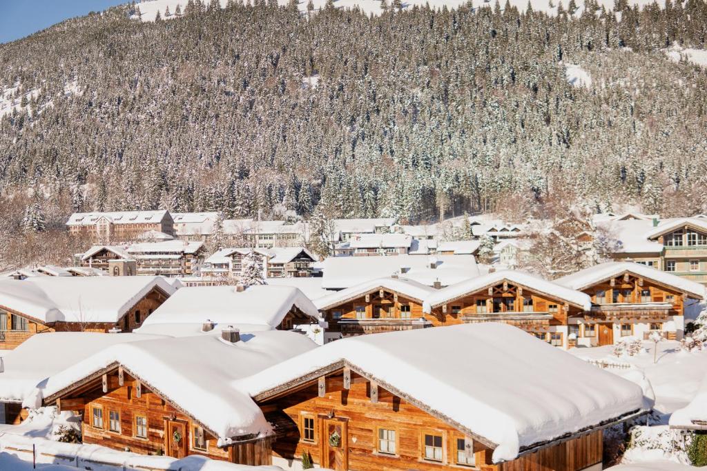 Nespecifikovaný výhled na hory nebo výhled na hory při pohledu z hotelu
