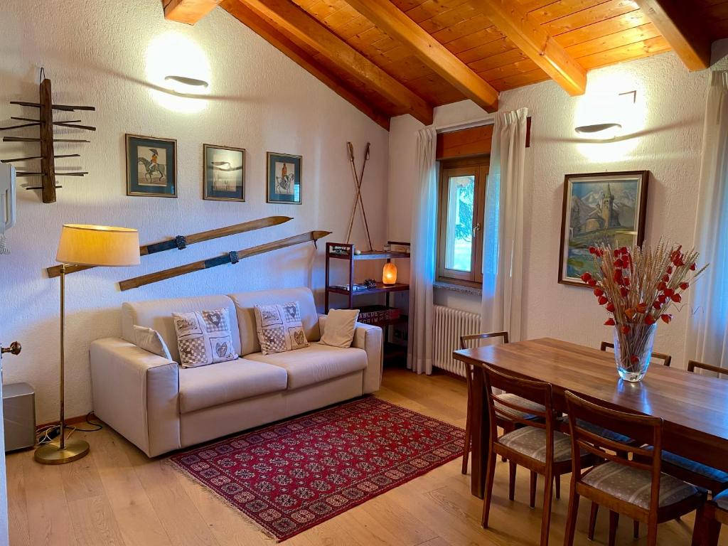 a living room with a couch and a table at La Maison Vieille in Saint Vincent