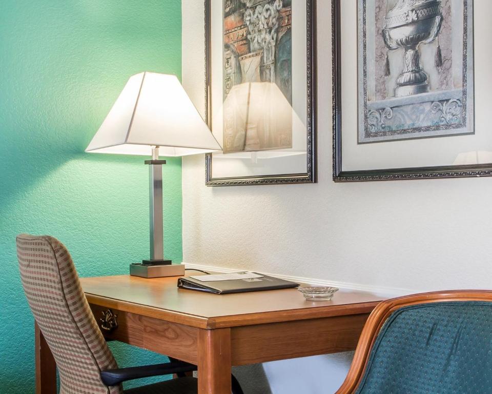 Quality Inn Tulsa Central - King Room - No Fumadores