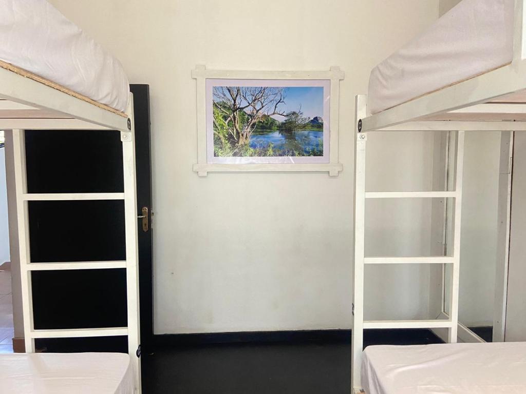 Postel nebo postele na pokoji v ubytování Hiricurry Hostel & Restaurant