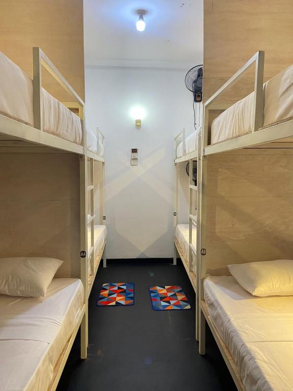 Postel nebo postele na pokoji v ubytování Hiricurry Hostel & Restaurant