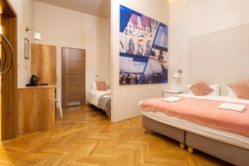 Postel nebo postele na pokoji v ubytování The Cream