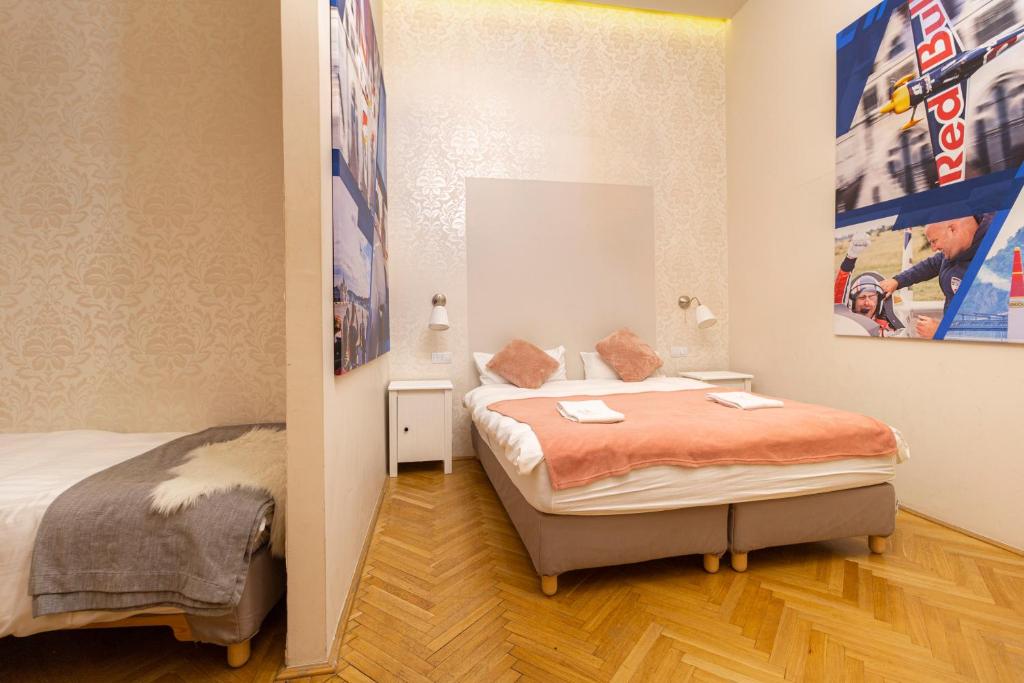Postel nebo postele na pokoji v ubytování The Cream