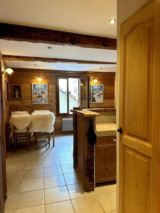 a kitchen and dining room with a table and chairs at 2 pièces Suzie in Saint-Étienne-de-Tinée