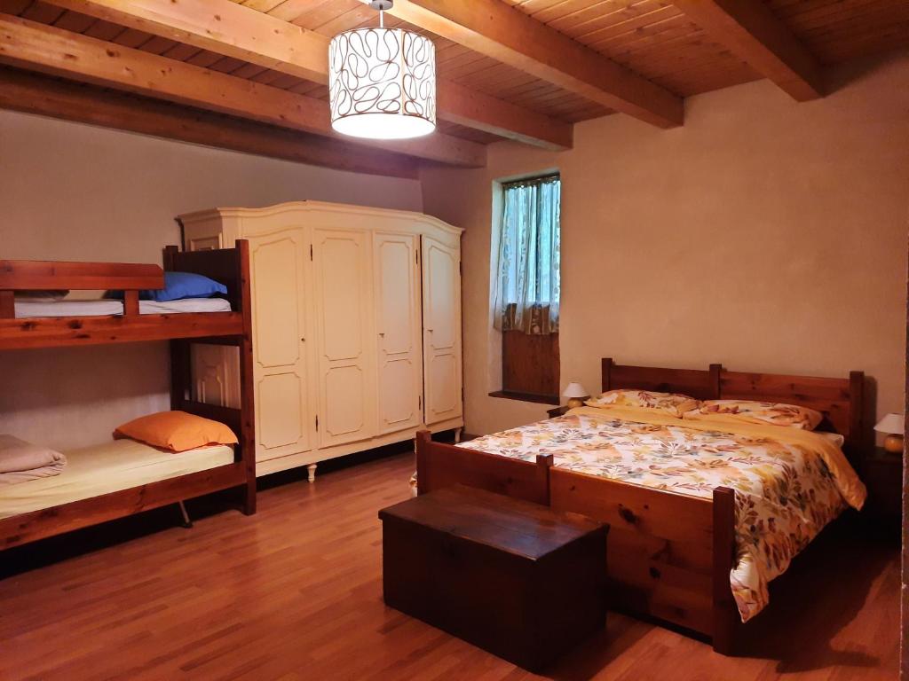 La Tano dei Sarvanot - Camera Familiare Con Vista Montagna