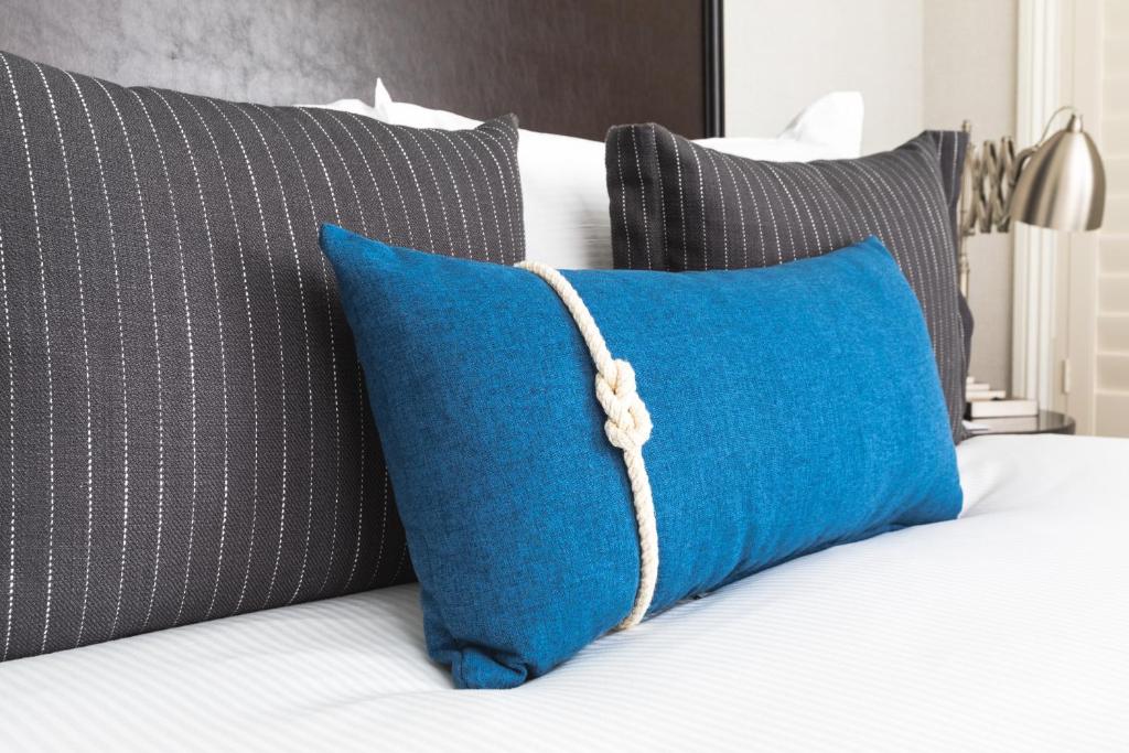 Harbor Court Hotel - 