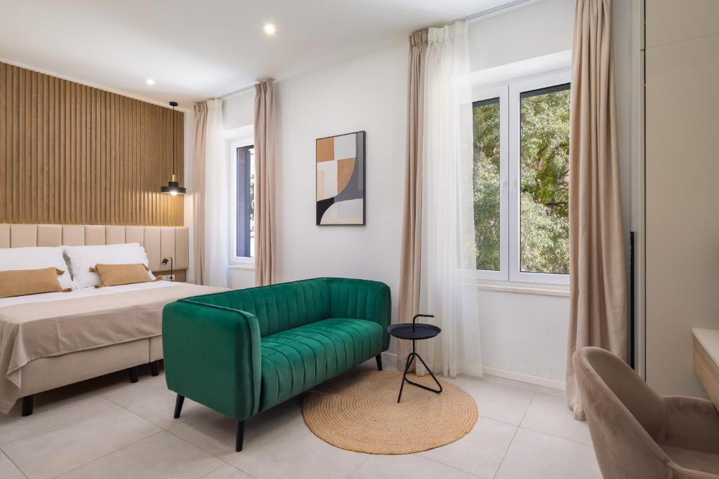 Postel nebo postele na pokoji v ubytování 48 Rooms Split