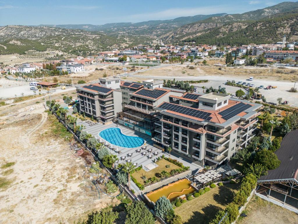 Nespecifikovaný výhled na hory nebo výhled na hory při pohledu z hotelu