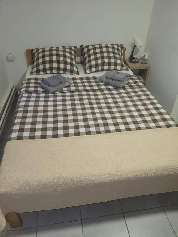 Una cama o camas en una habitación de Apartman Djokic 2