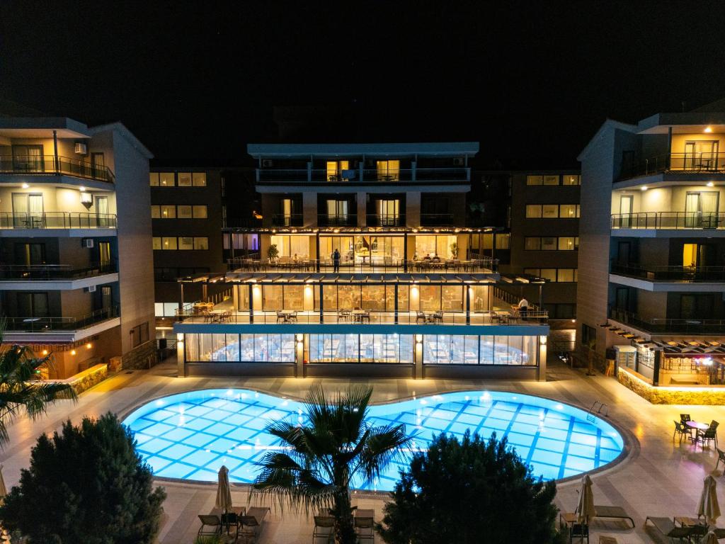 Bazén v ubytování Hierapark Thermal & SPA Hotel nebo v jeho okolí