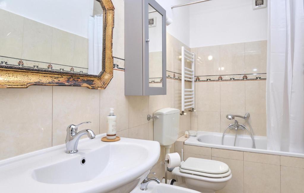 Kúpeľňa v ubytovaní Stunning Apartment In Roma With Wifi