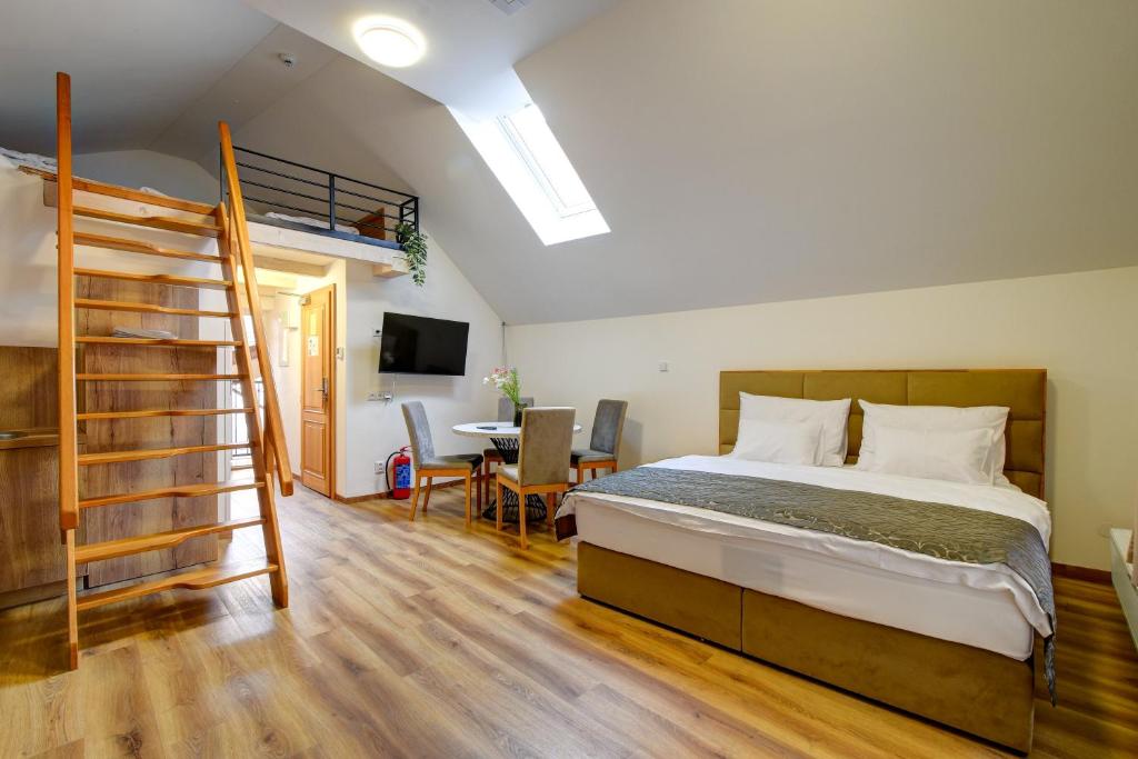 
Attic Suite with Kitchen
