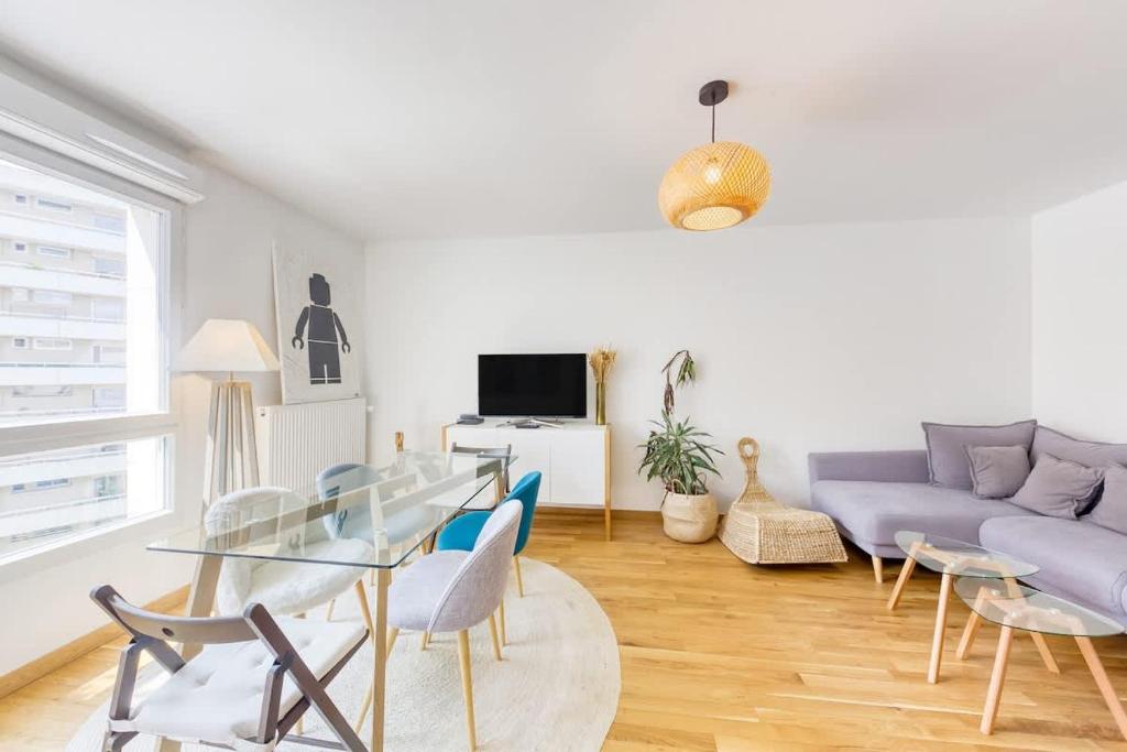 Photo de la galerie de l'établissement Appartement Levallois-Perret, spacieux et lumineux, balcon et ascenseur, à Levallois-Perret