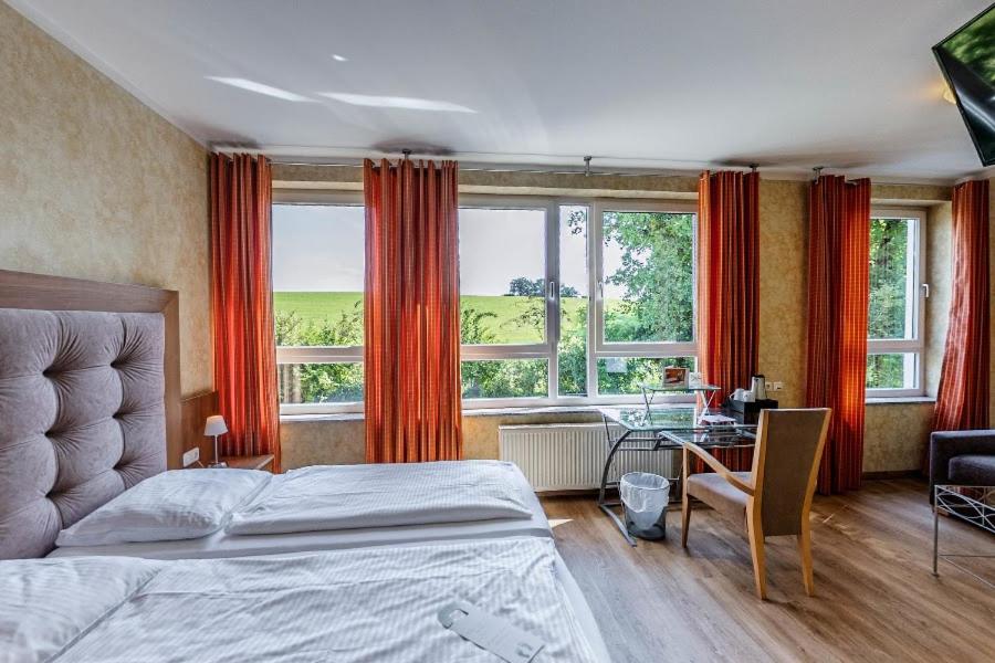 Postel nebo postele na pokoji v ubytování smartMotel