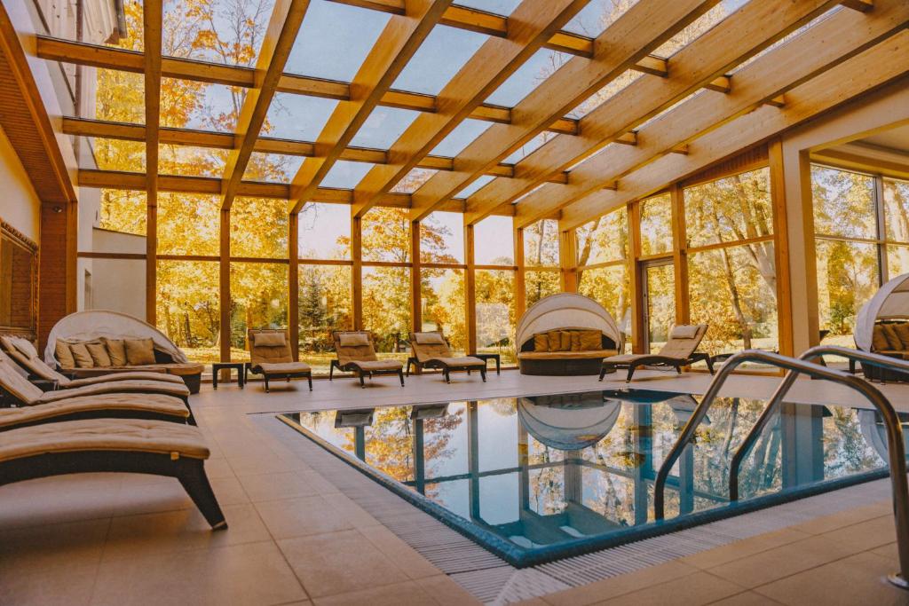 Bazén v ubytovaní Pałac Żelechów Spa & Wellness alebo v jeho blízkosti