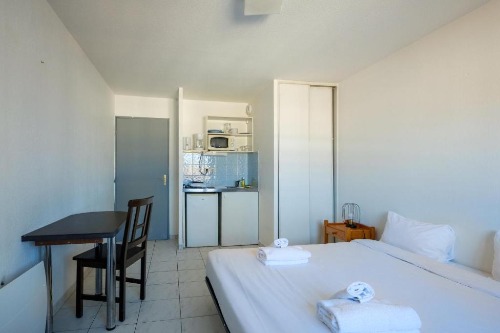 Kuchyň nebo kuchyňský kout v ubytování Residhotel Cannes Festival
