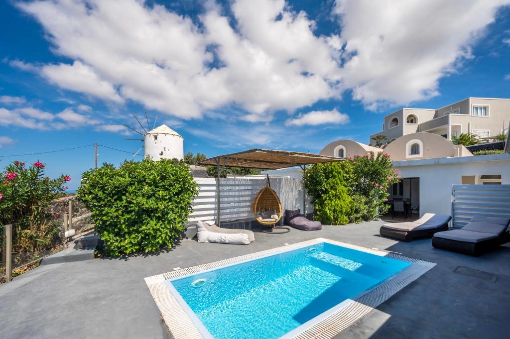 Bazén v ubytování Smy Santorini Suites & Villas nebo v jeho okolí