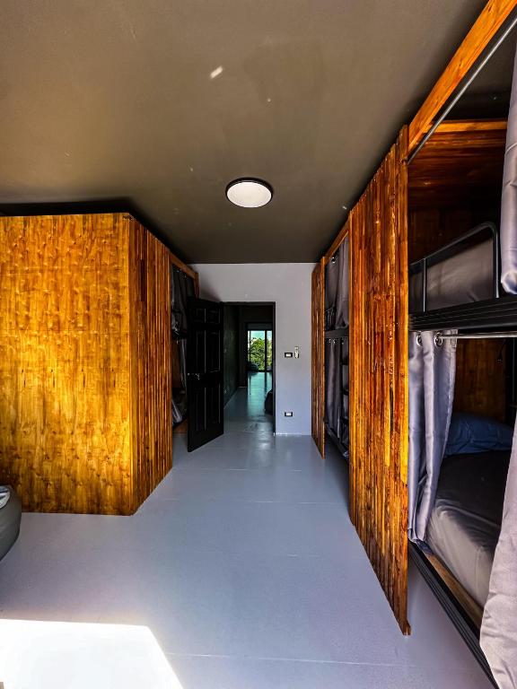 Postel nebo postele na pokoji v ubytování ILOFT Hostel Phuket