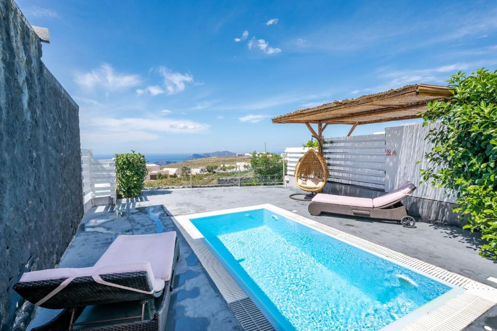 Bazén v ubytování Smy Santorini Suites & Villas nebo v jeho okolí