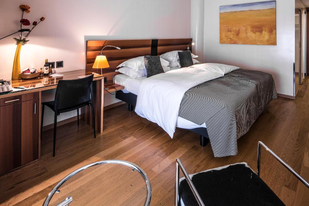 Central Plaza - Resim 42