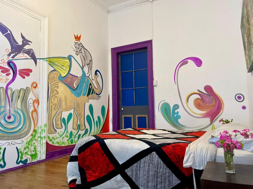 Uma cama ou camas num quarto em Art Hostel Casa Chaman